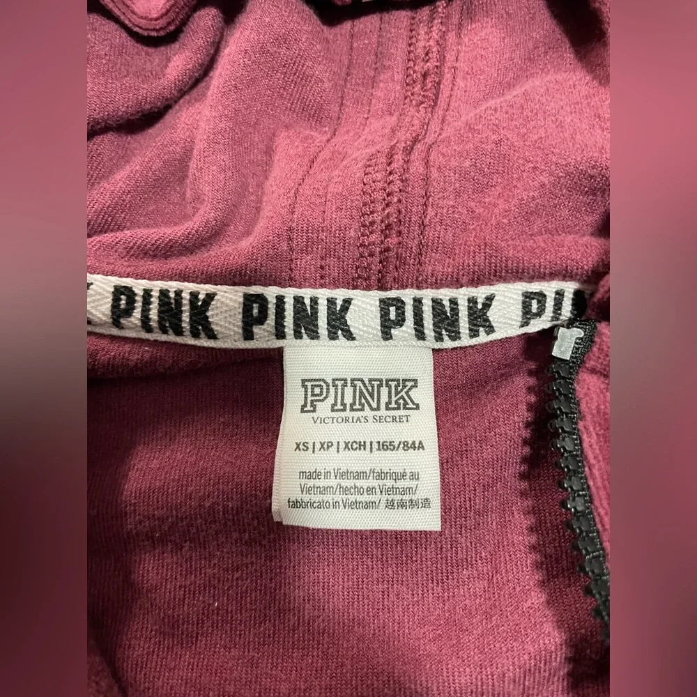 ❤️3/$15❤️VS PINK Maroon Zip Up Size XS - Picture 2 of 3